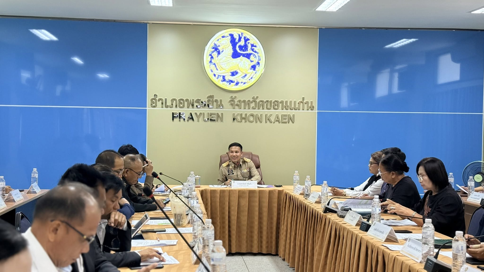 พช.พระยืน จังหวัดขอนแก่น : ร่วมการประชุมหัวหน้าส่วนราชการ หัวหน้าหน่วยงานรัฐวิสาหกิจ ผู้บริหารสถานศึกษา ผู้บริหารองค์กรปกครองส่วนท้องถิ่น คณะกรรมการบริหารงานอำเภอ (กบอ.) ศูนย์ปฏิบัติการป้องกันและปราบปรามยาเสพติดอำเภอ (ศป.ปส.อ.) และกำนัน อำเภอพระยืน จังหวัดขอนแก่น ครั้งที่ 7/2569